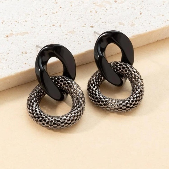Jewelry - Chain Link Drop Earrings Silver Black